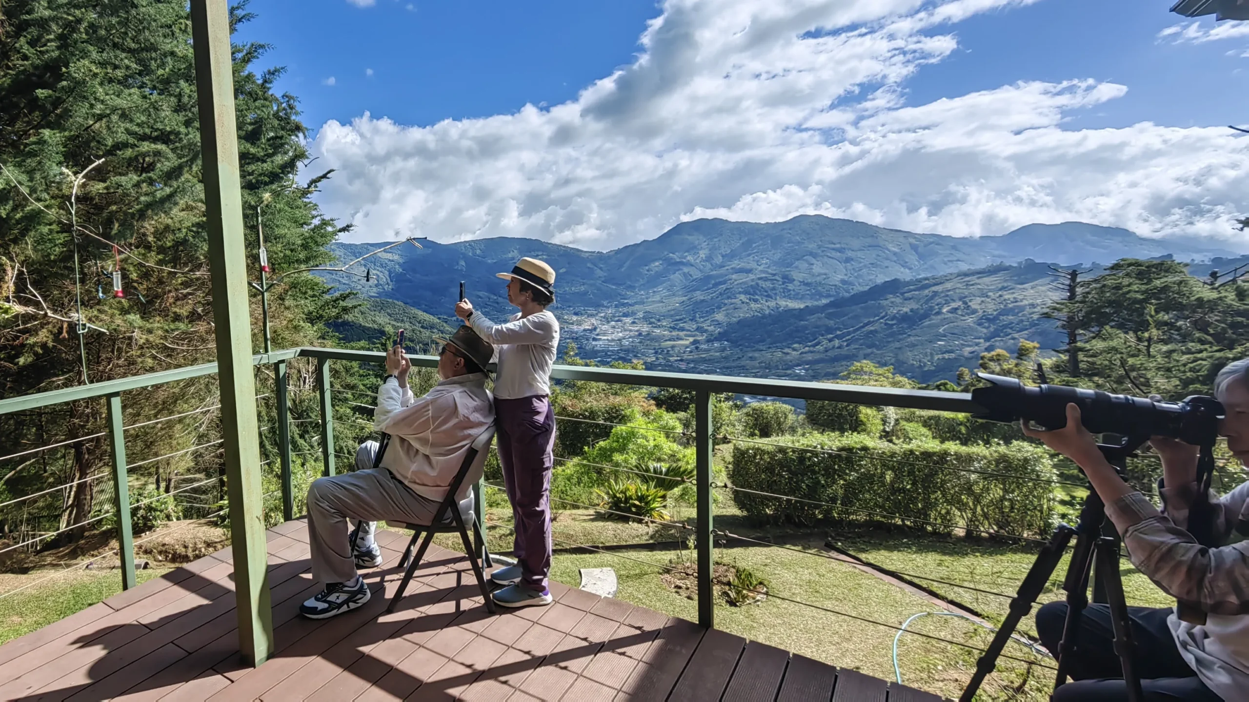 quintagaleon-people-guests-16x9-1004