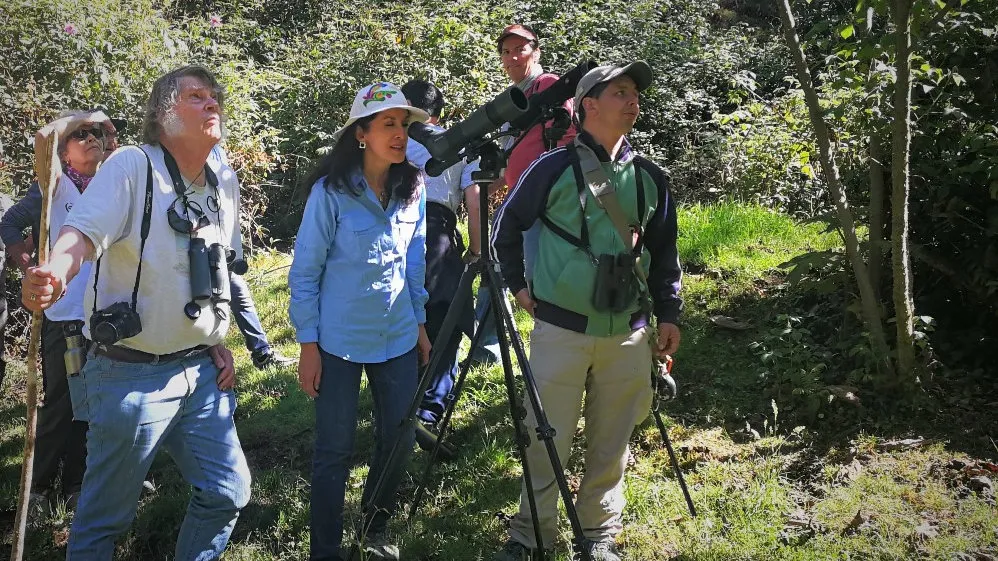 quintagaleon-people-guests-16x9-1049